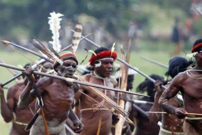 √ 10 Senjata Tradisional Papua Beserta Gambar & Penjelasannya