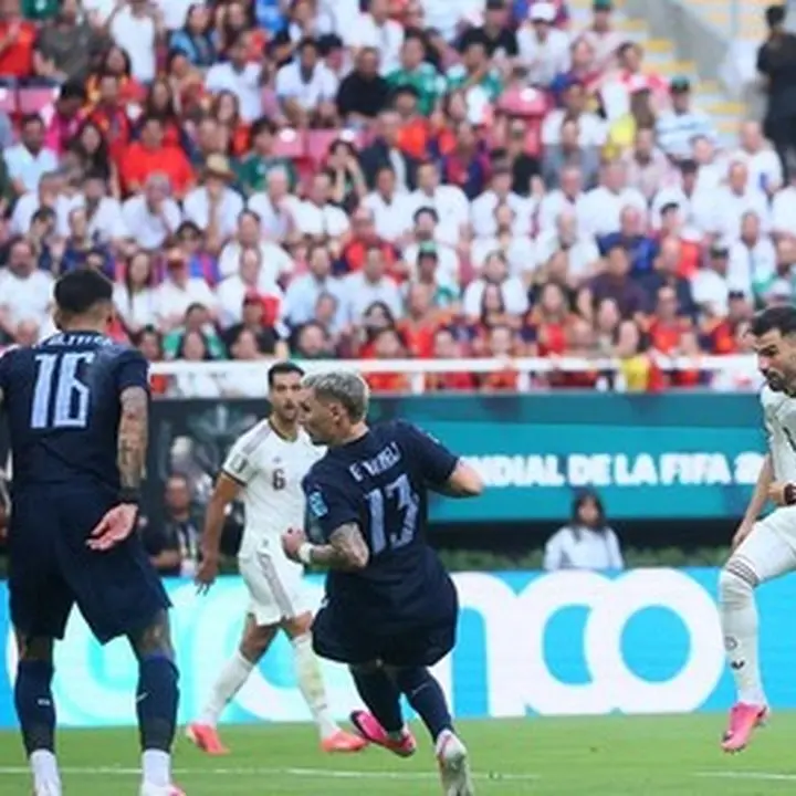 Muslera Alami Kesalahan Lagi, Uruguay Tersingkir Usai Kalah dari Spanyol