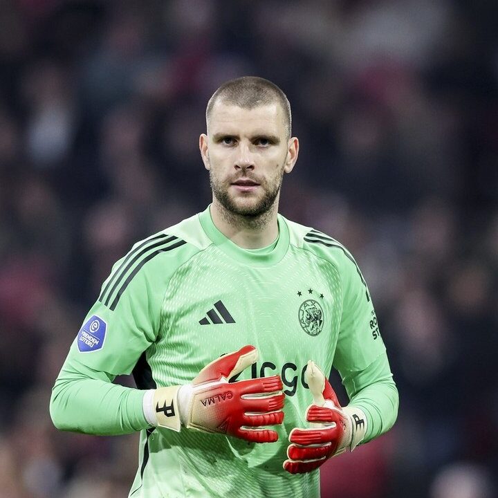 Ajax Amsterdam Tunggu Kepastian Transfer Ter Stegen, Maarten Paes Siap Mengawal Gawang