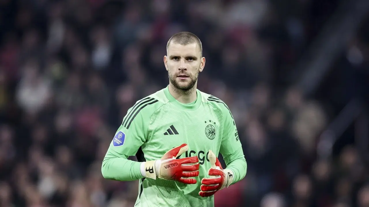 Ajax Amsterdam Tunggu Kepastian Transfer Ter Stegen, Maarten Paes Siap Mengawal Gawang
