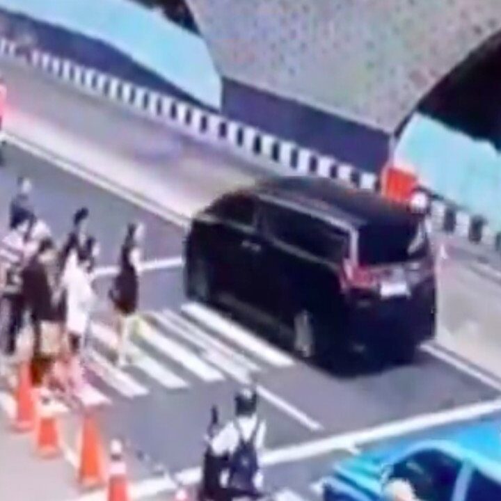 Alphard Terobos Lampu Merah Ternyata Menunggak Pajak 2 Tahun