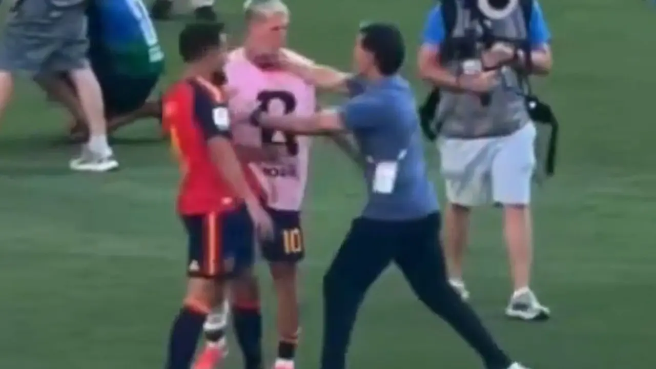 Ayala Akui Dorong Dani Olmo, Siap Minta Maaf