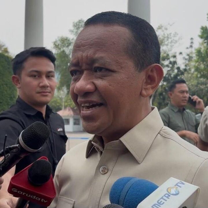 Bahlil Laporkan Progres Listrik Desa dan Pabrik Baterai CATL ke Presiden Prabowo