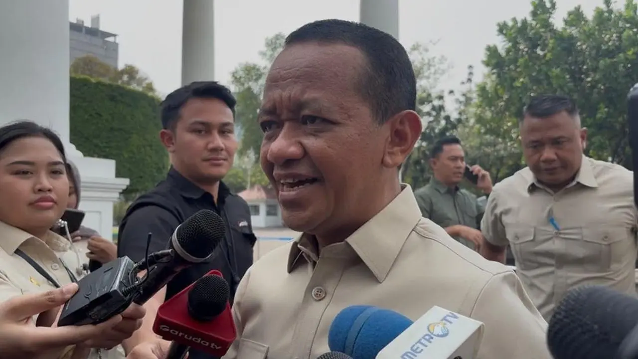 Bahlil Laporkan Progres Listrik Desa dan Pabrik Baterai CATL ke Presiden Prabowo