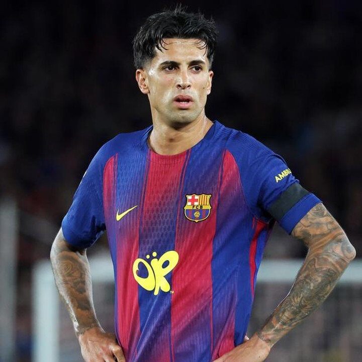 Barcelona Tunda Keputusan Permanenkan Joao Cancelo Hingga Usai Pramusim