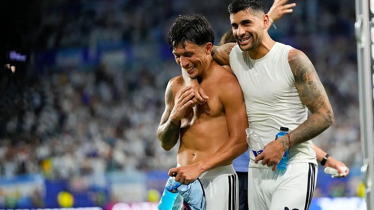 Bek Argentina Balas Kritik Tajam Legenda Manchester United