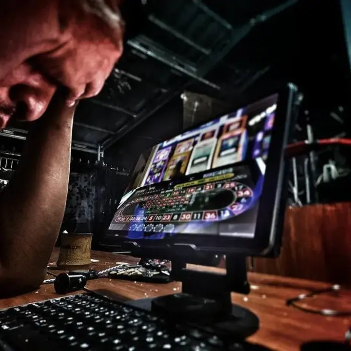 Buruh Cilegon Terjerat Utang Miliaran Akibat Judi Online, Berujung PHK
