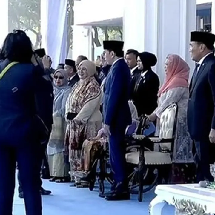 Prabowo dan Jokowi Saling Hormat Saat Upacara Hari Bhayangkara Ke-80