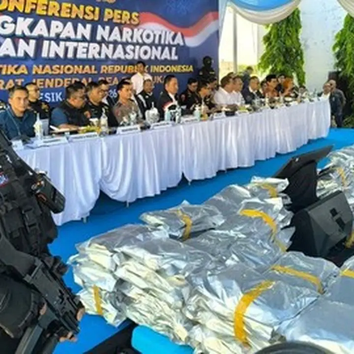 BNN Tangkap 12 Orang dan Sita 3,37 Ton Kuncup Bunga di Gudang Gresik