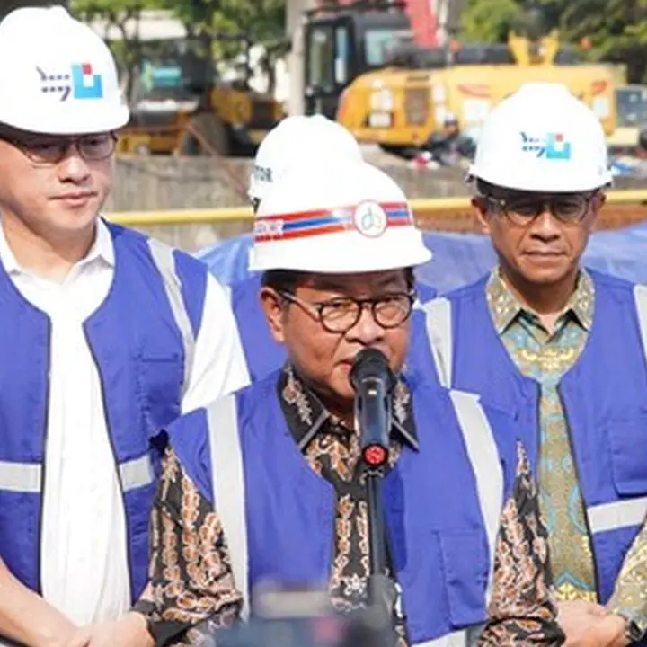 Pramono dan Kenneth Tinjau Progres Flyover Latumenten, Pembangunan Capai 55,2%