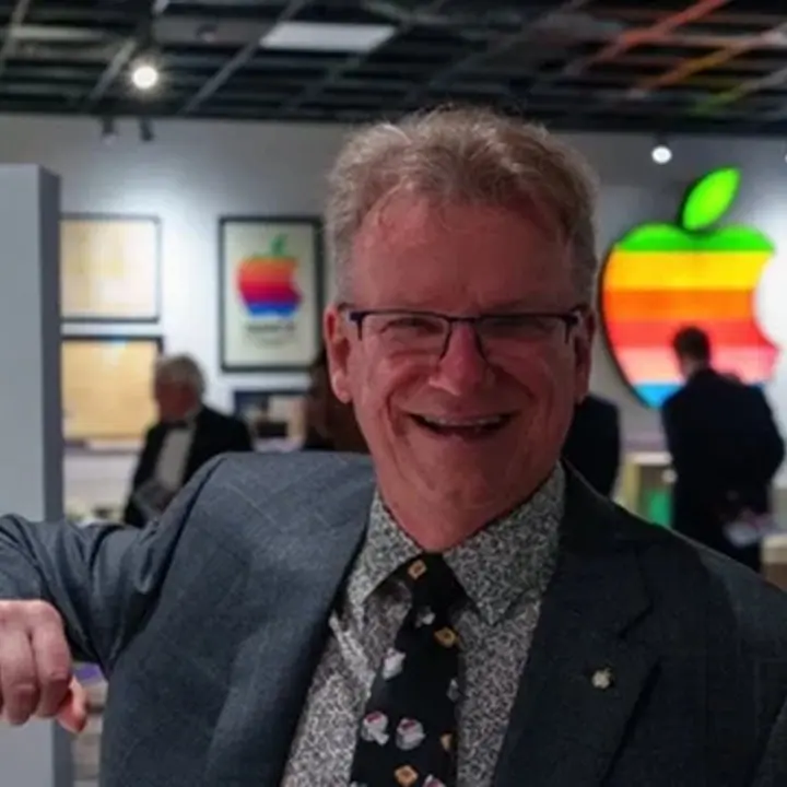 Chris Espinosa, Satu-satunya Karyawan Apple yang Bertahan 50 Tahun