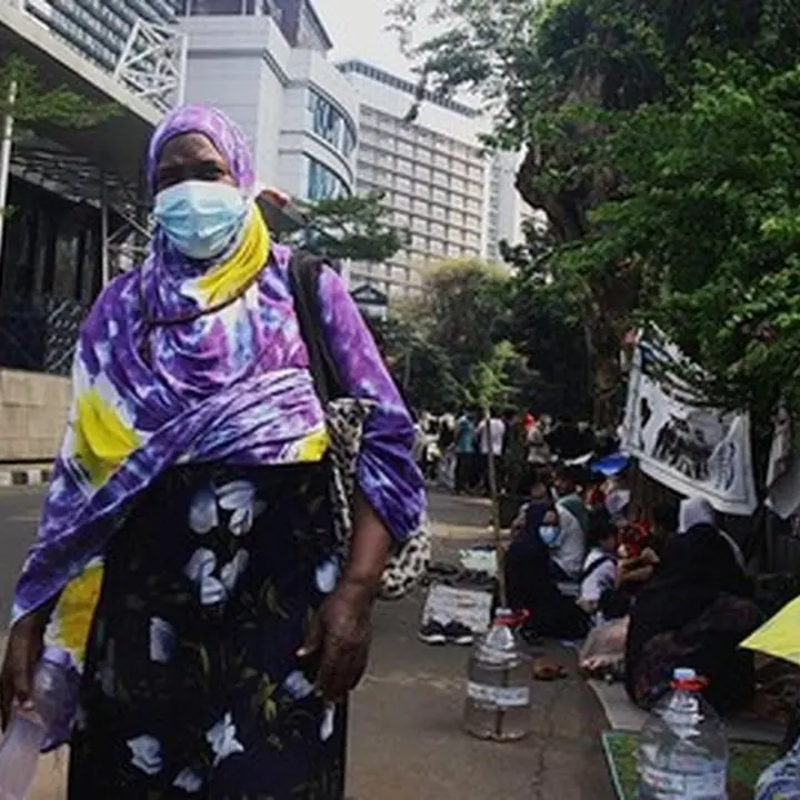 Pemkot Jaksel Tertibkan Pengungsi yang Mendirikan Tenda di Trotoar Kantor UNHCR
