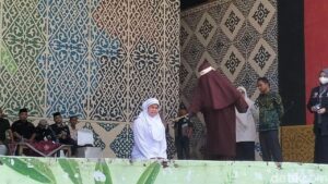 Pasangan Di Banda Aceh Dicambuk 21 Kali Usai Bercumbu Saat Siaran Langsung