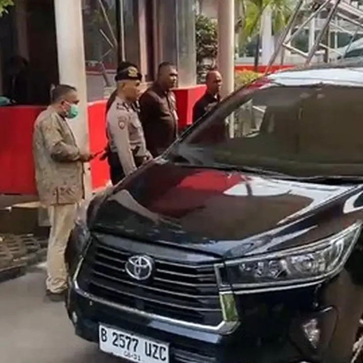 Bupati Langkat Tiba Di Gedung KPK Usai Terjaring OTT Suap Proyek