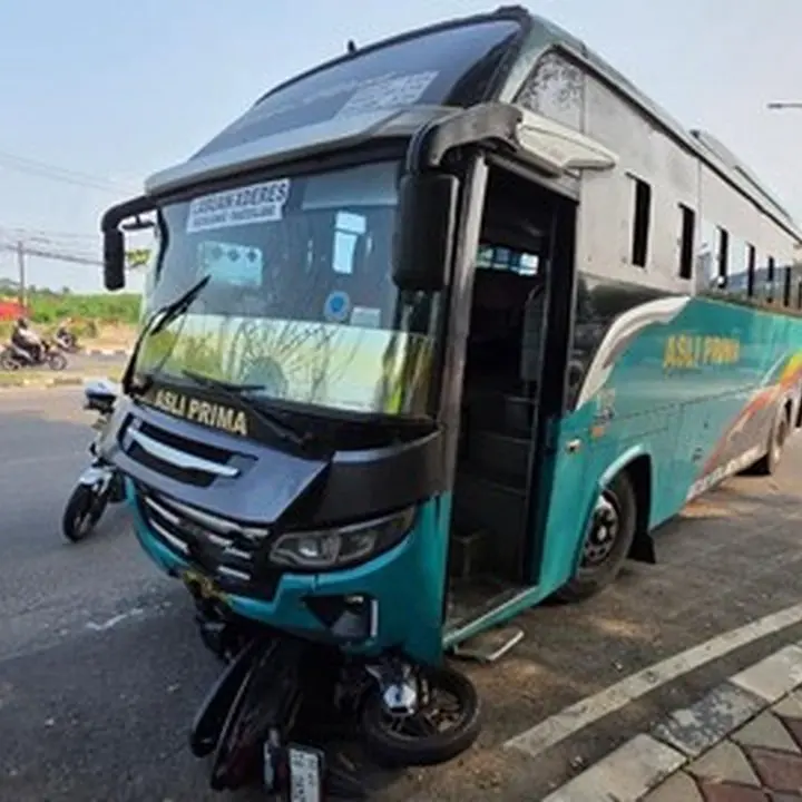 Bus Menerobos Lampu Merah di Serang, Pengendara Motor Tewas di Tempat