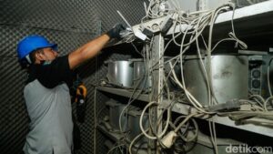 PLN Klarifikasi Pembongkaran Ruko di Bekasi: Diduga Curi Listrik Untuk Tambang Kripto
