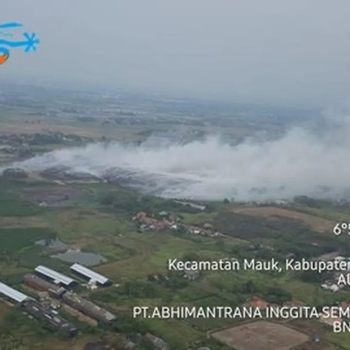 BPBD: Angin Kencang Dorong Asap Kebakaran TPA Jatiwaringin ke Arah Timur