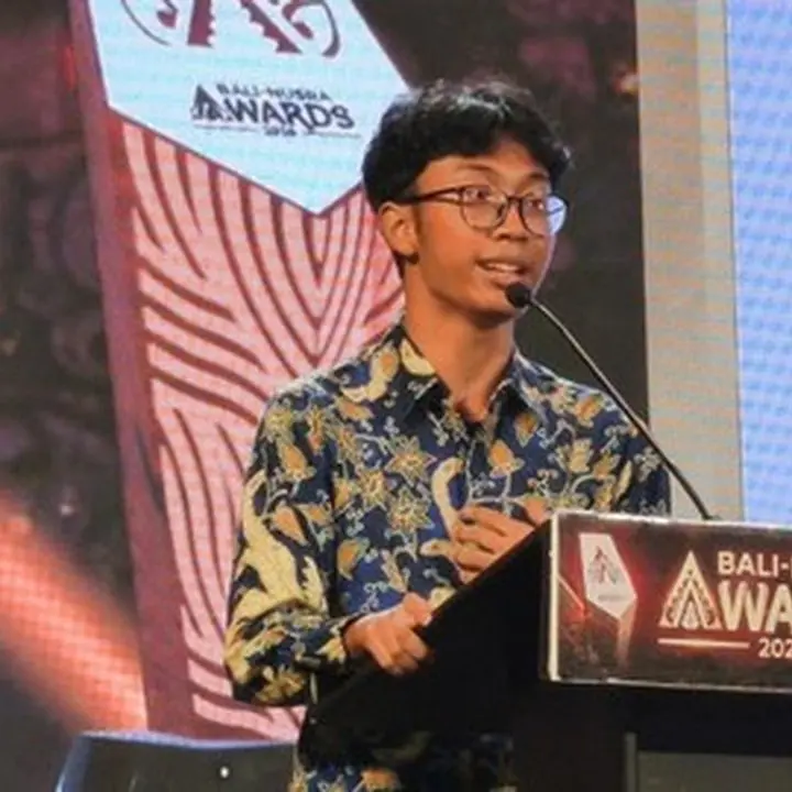 I Gusti Ngurah Rai Dianugerahi Adiluhung pada Bali-Nusra Awards 2026