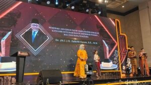 Zulkifli Hasan Dianugerahi Tokoh Integrasi Pangan pada Bali-Nusra Awards 2026