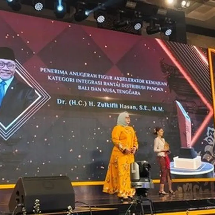 Zulkifli Hasan Dianugerahi Tokoh Integrasi Pangan pada Bali-Nusra Awards 2026
