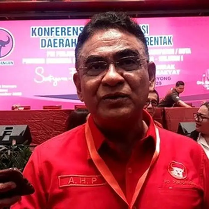 PDIP Sarankan Jokowi Bawa Ijazah Saat Safari Politik ke NTT