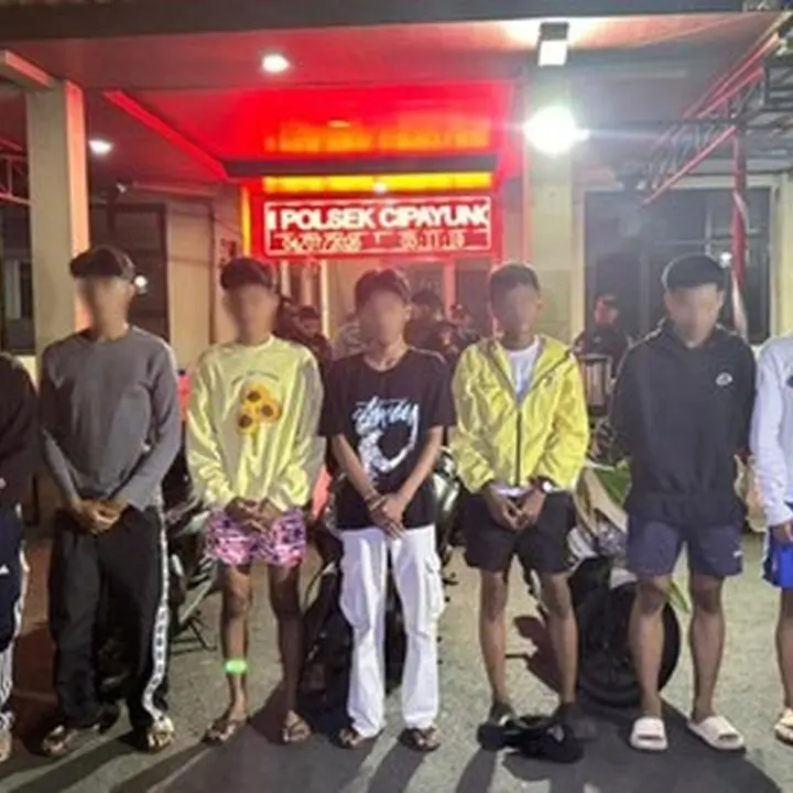 Brimob Amankan Konvoi di Jaktim, Tiga Motor Diduga Bodong Dibawa ke Polsek