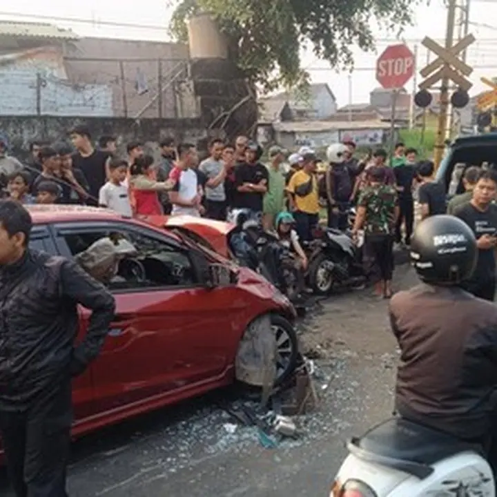 Kecelakaan Beruntun Seret 6 Kendaraan di Perlintasan Kebon Pedes, Sejumlah Orang Luka