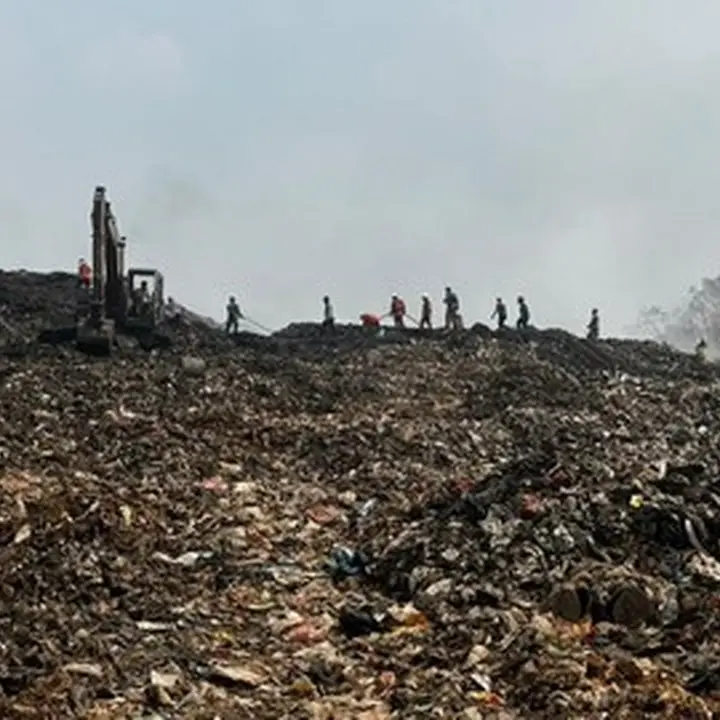 Pemerintah dan Tim Gabungan Terus Padamkan Kebakaran di TPA Jatiwaringin