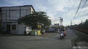 Pramono Pastikan Penyelesaian Jalan Sejajar Rel Pasar Minggu