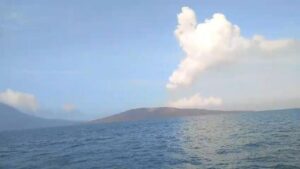 BPBD Pandeglang Imbau Warga Pesisir Waspada Setelah Gunung Anak Krakatau Naik Status