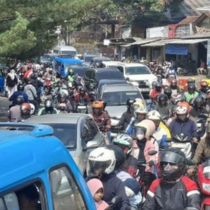 Polisi Terapkan One Way Ke Puncak Karena Volume Kendaraan Meningkat