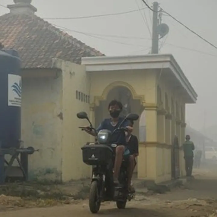 Pemadaman Kebakaran TPA Jatiwaringin Masih Berlanjut, Ratusan Warga Mengungsi