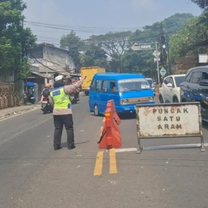 Polisi Terapkan One Way Dari Puncak Menuju Jakarta Siang Ini