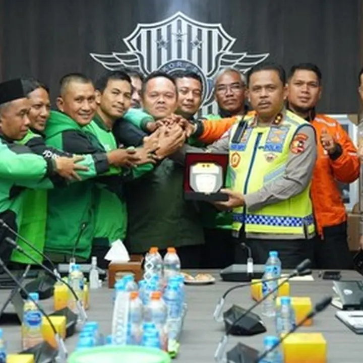 Komunitas Ojol Beri Pesan Haru Saat Irjen Agus Tutup Masa Jabatan Kakorlantas