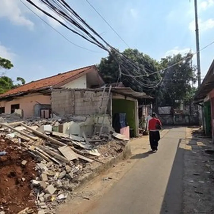 Pemprov DKI Mulai Ratakan Bangunan Untuk Jalan Sejajar Rel Pasar Minggu