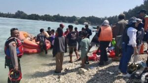Dishub Evakuasi 150 Penumpang Saat KM Makmur Jaya Mogok Di Perairan Pulau Pari