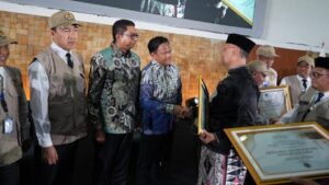 Polri Terima Penghargaan Kemenhaj Atas Peran Dalam Pengamanan Haji 1447H