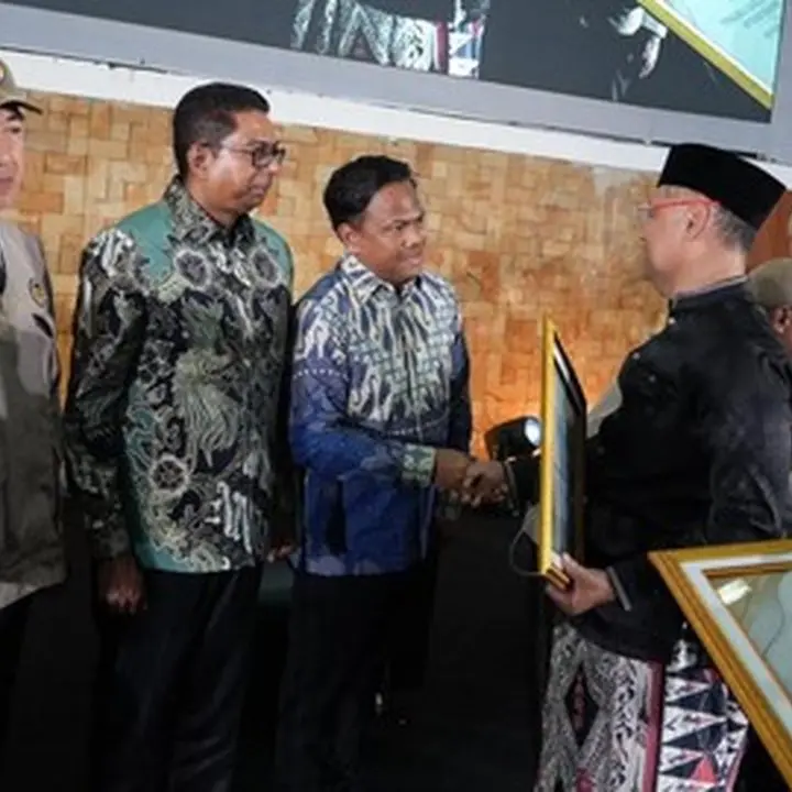 Polri Terima Penghargaan Kemenhaj Atas Peran Dalam Pengamanan Haji 1447H