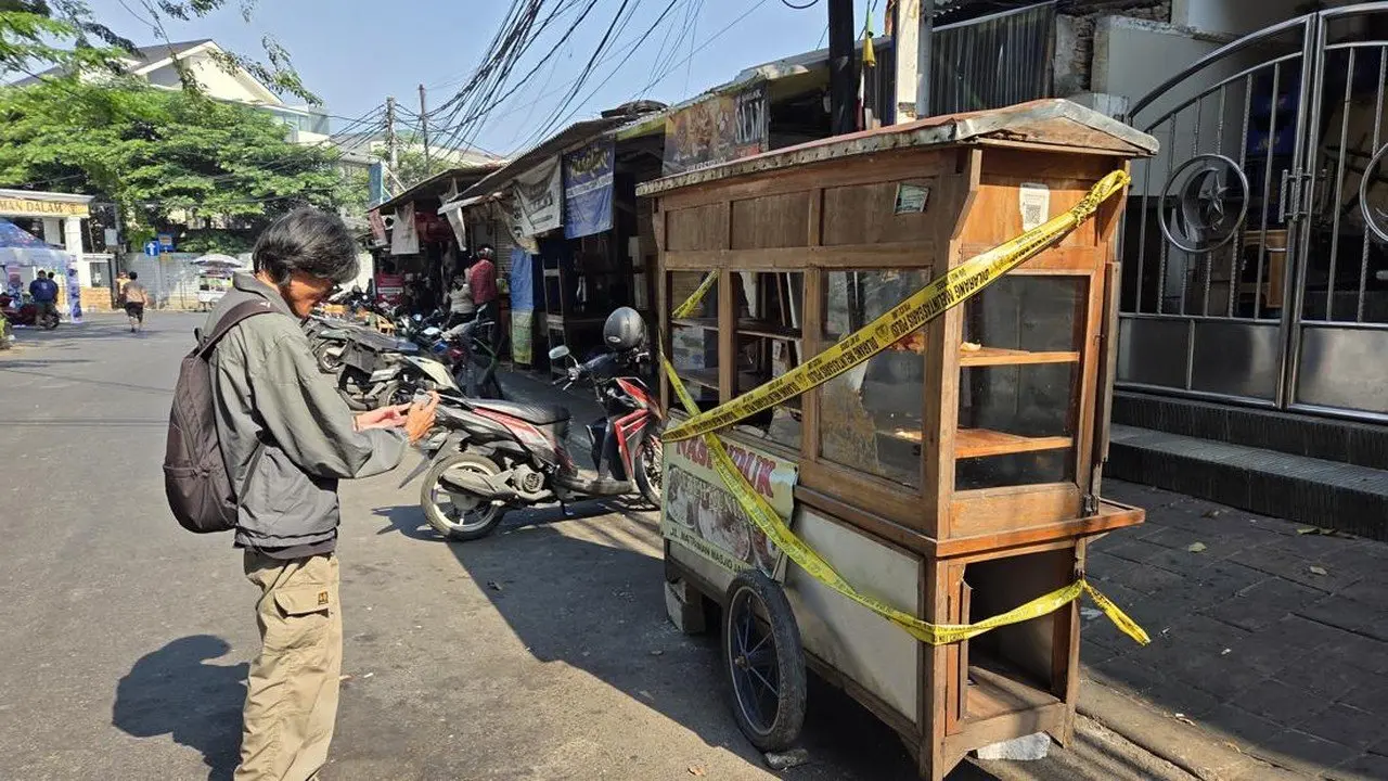 Gerobak Nasi Uduk Rusak Akibat Bentrokan di Menteng, Pemkot Segera Ganti