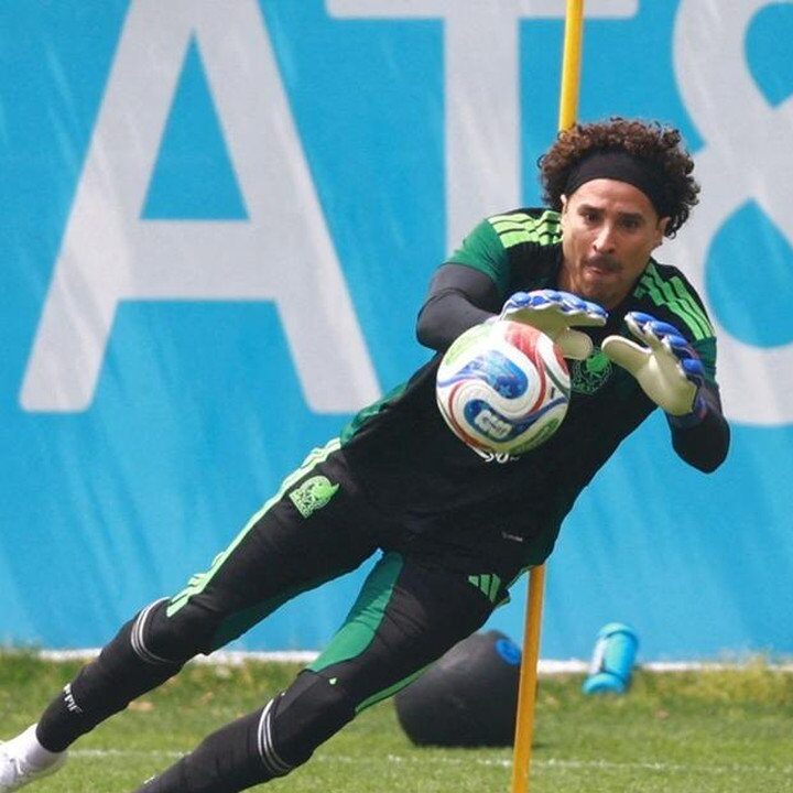 Guillermo Ochoa Gantung Sarung Tangan, Akhiri Karier Legendaris Usai 6 Piala Dunia