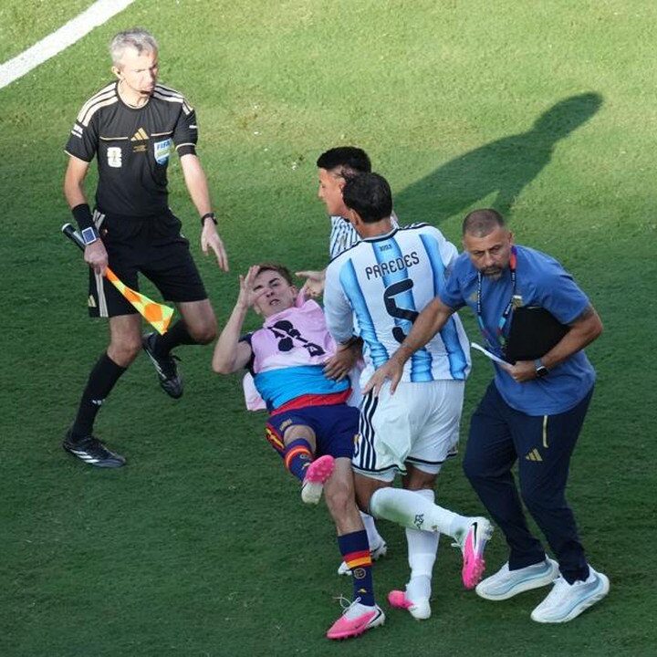 Insiden Panas Pascafinal Piala Dunia 2026: Paredes Cekik Garcia dan Dorong Gavi