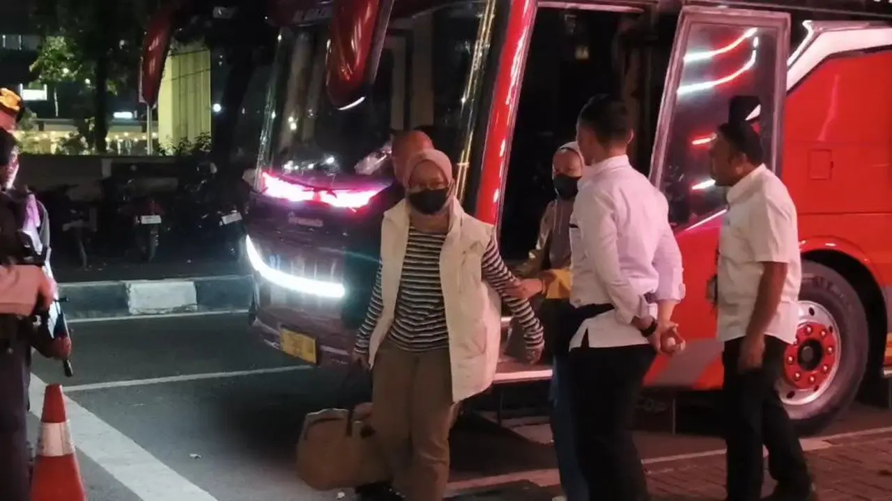 Istri Bupati Pemalang Dibawa ke KPK Pasca OTT di Jawa Tengah