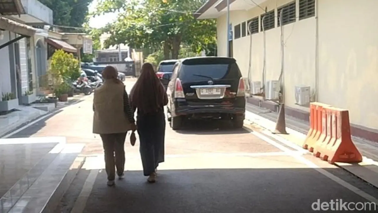 Istri Bupati Pemalang Turut Dibawa KPK Usai OTT Suami