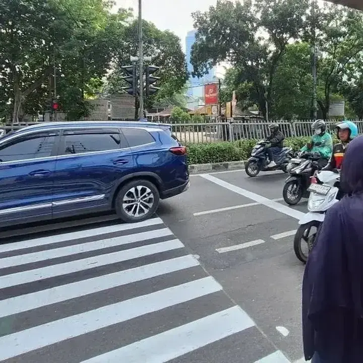 Jalan Kapten Tendean Dilengkapi Pelican Crossing Sementara Pasca Rusak