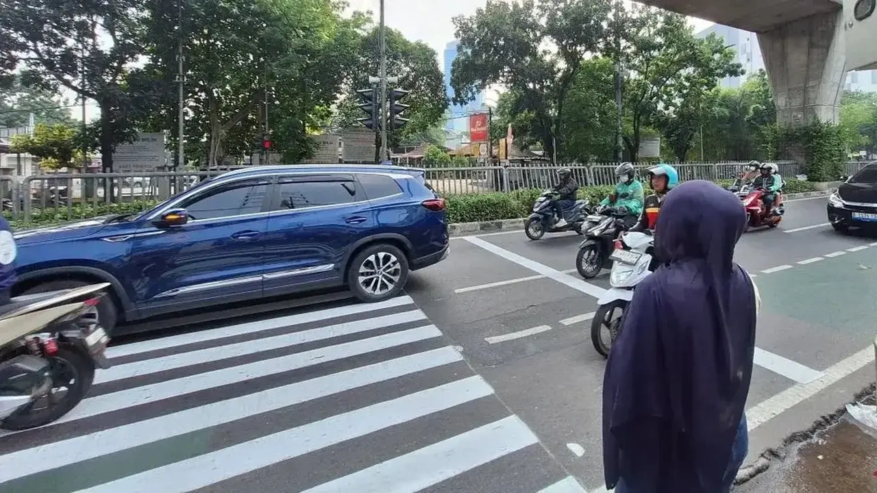 Jalan Kapten Tendean Dilengkapi Pelican Crossing Sementara Pasca Rusak