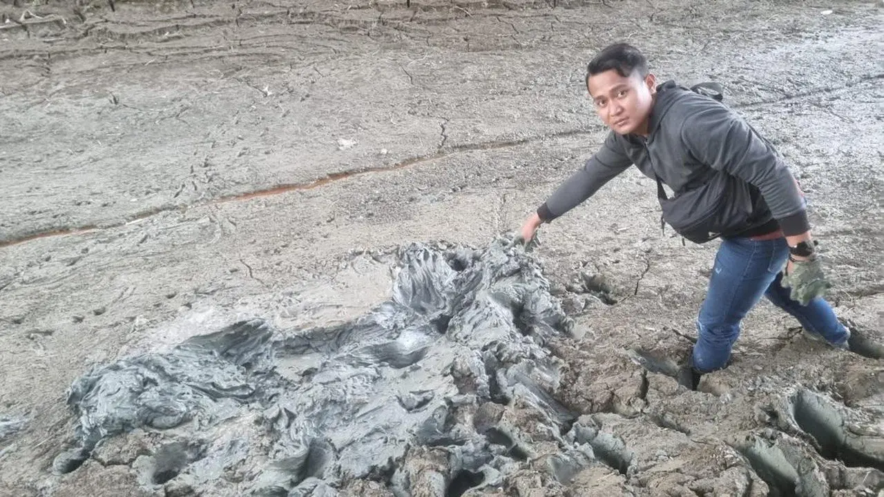 Jasad Pria Tanpa Identitas Ditemukan Mengambang di Sungai Brebes