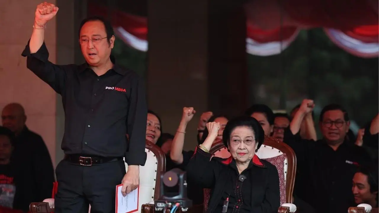 Kemeja 'Pro Mega' PDIP: Simbol Perlawanan Akar Rumput dan Sejarah Reformasi