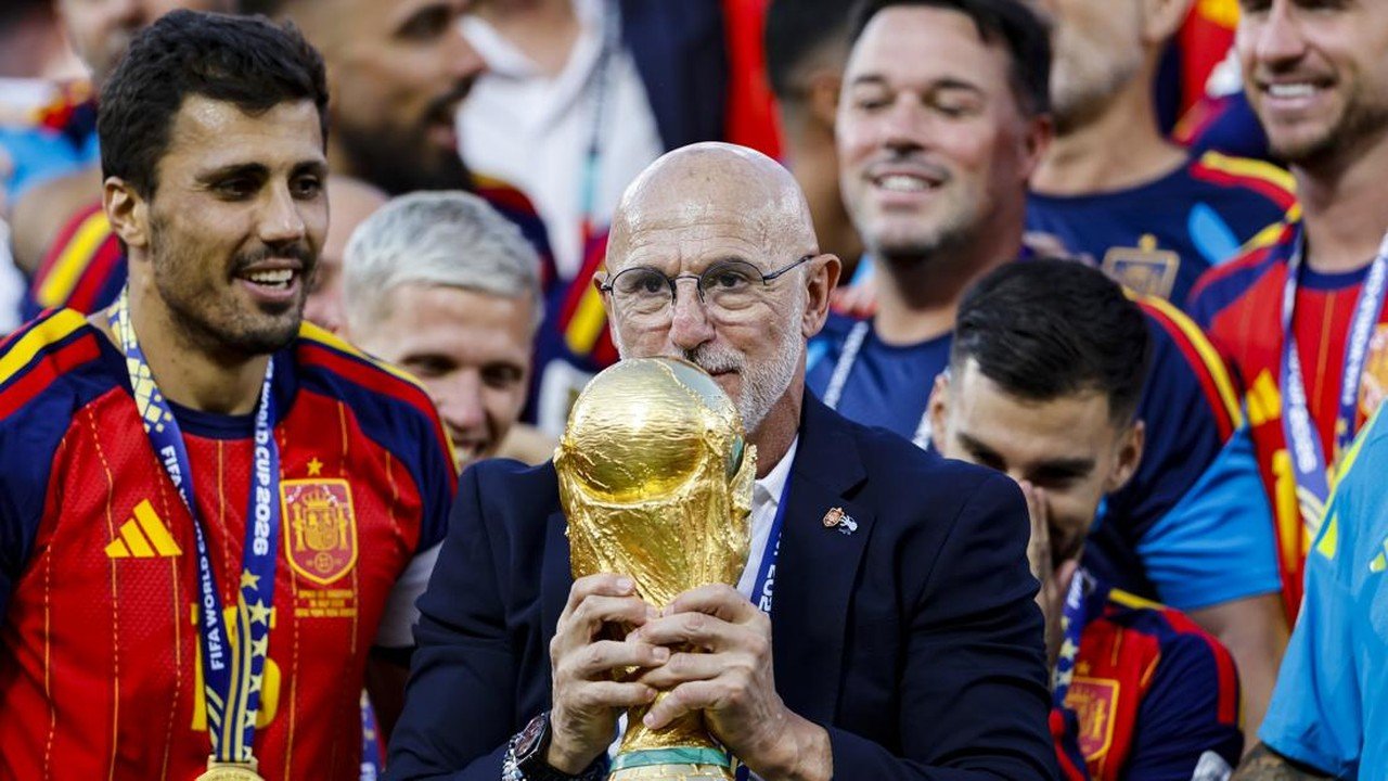 Kisah Luis de la Fuente: Dari Akademi Hingga Juara Dunia Bersama Spanyol