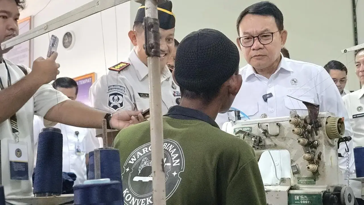 KSP Dudung Abdurachman Blusukan ke BLK Konveksi Nusakambangan, Sapa Warga Binaan