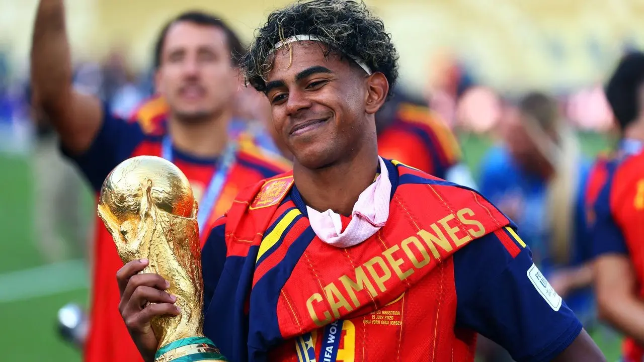 Lamine Yamal Ungkap Satu Trofi Impian yang Belum Diraih di Usia 19